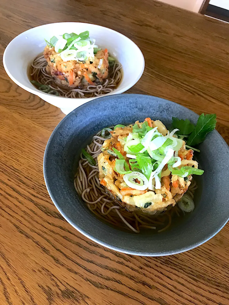 Snapdishの料理写真:おうちで 野菜かき揚げ蕎麦 💕|_emi_48.0517さん