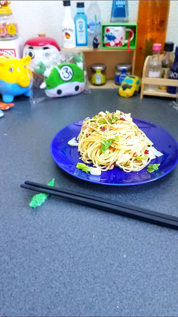 Snapdishの料理写真:白菜たっぷり 和風ペペロンチーノパスタ🌶️|masaki .fさん