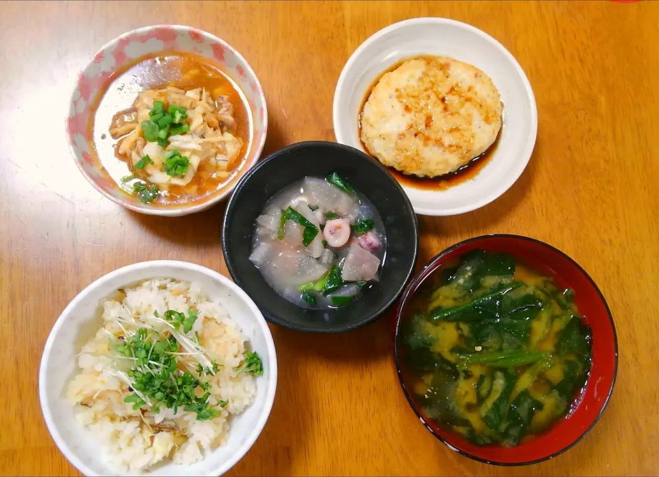 １１月１７日　豆腐ハンバーグ　鯛の煮付け　いかと大根のうま塩中華炒め　ほうれん草とわかめのお味噌汁|いもこ。さん