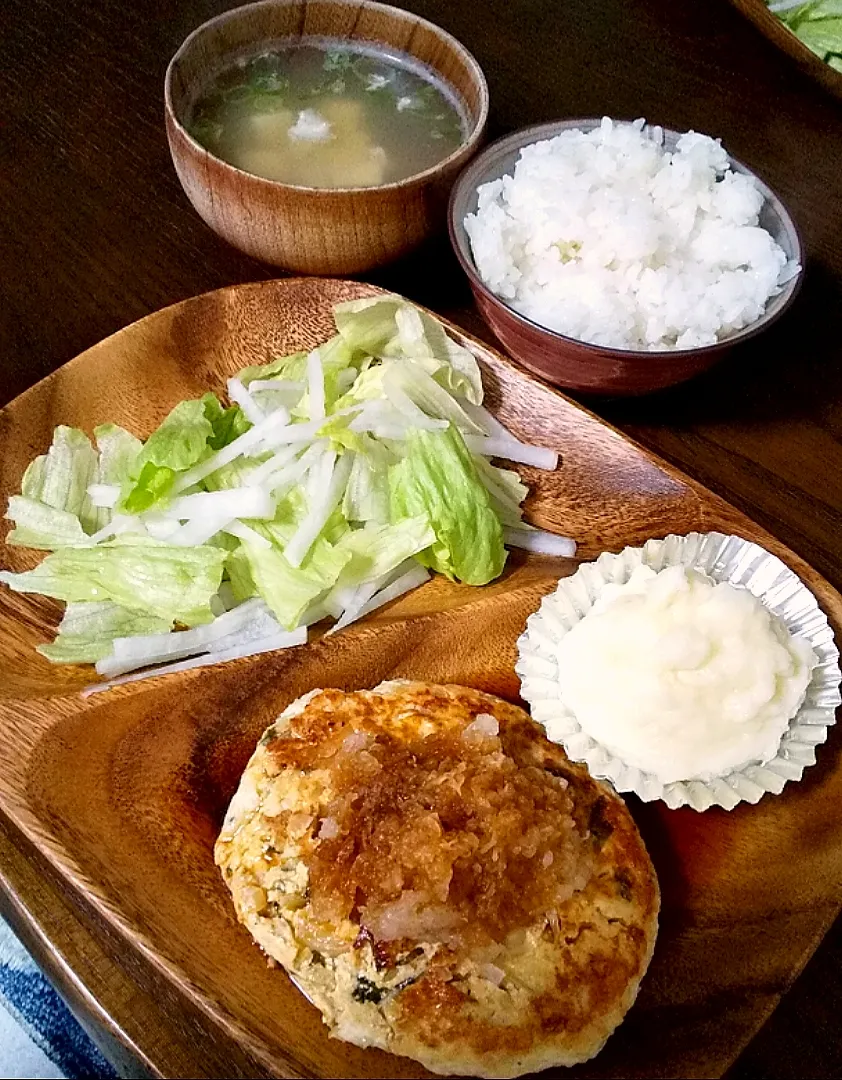 夕飯
豆腐ハンバーグ、サラダ、マッシュポテト、味噌汁、ご飯|じょうさん