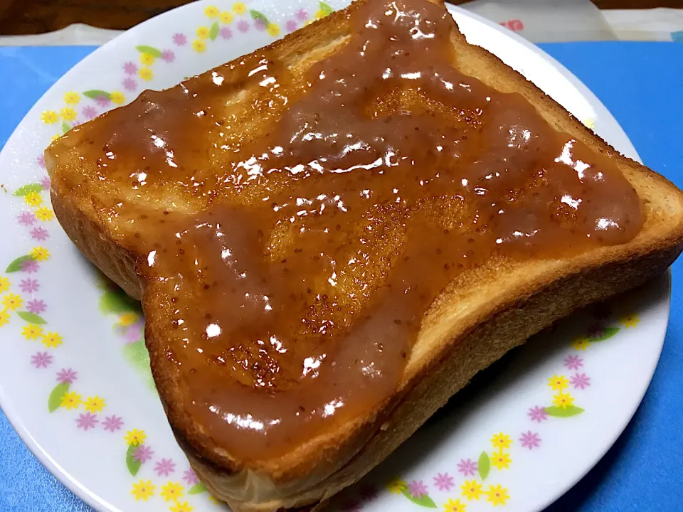 いちごバタージャムトースト|はっちぃさん