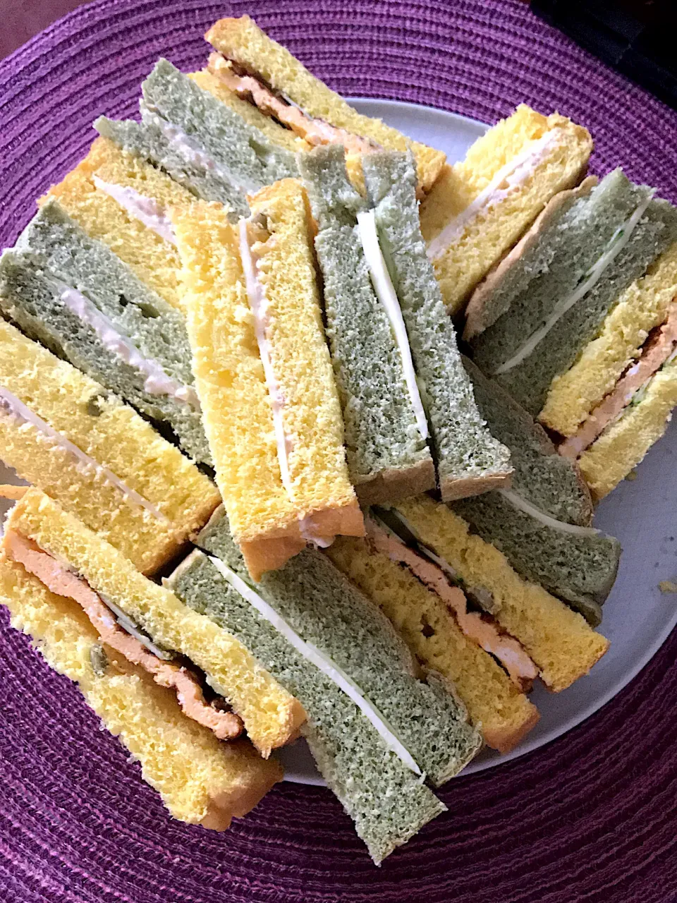 かぼちゃとほうれん草の食パンでサンドイッチの朝ごはん🥪|mokoさん