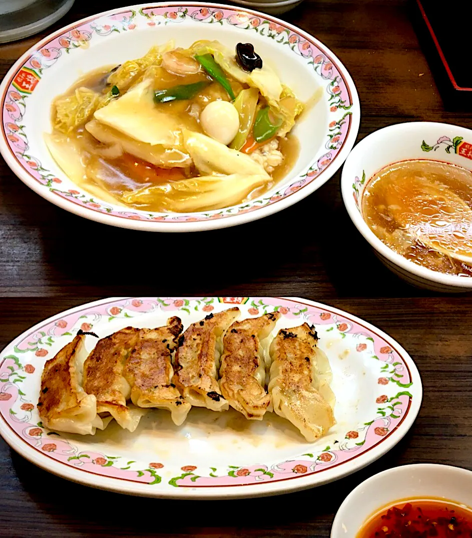 Snapdishの料理写真:久々の王将マイ定食？                             (餃子、中華丼)|mottomoさん