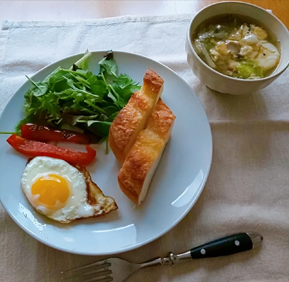 ガーリックフランスで朝ごはん|えるえるさん