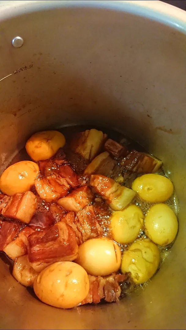 豚の角煮！煮込み中🍲|ユミさん