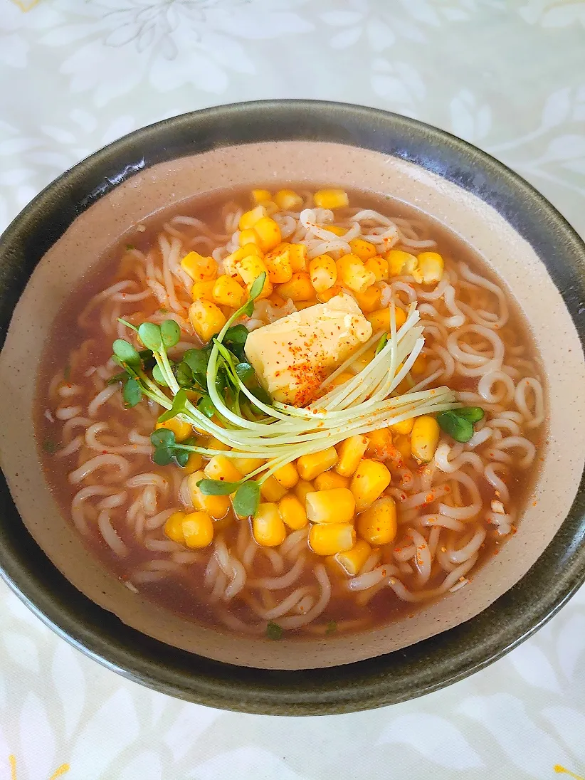 Snapdishの料理写真:夫用 味噌バターコーンラーメン
サッポロ一番味噌ラーメン|🍒ふみりん🍒さん