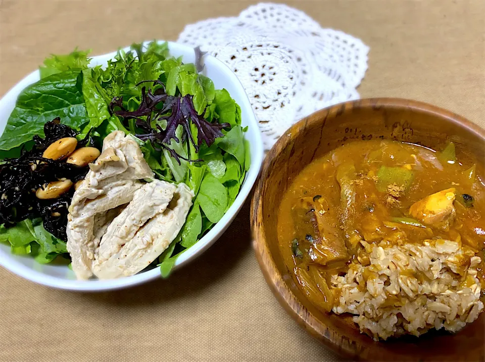 Snapdishの料理写真:鯖缶カレー🐟🍛
オートミール20g
ひじき大豆煮と蓮根と舞茸
マヨ和えサラダ🥗|eiyadeさん