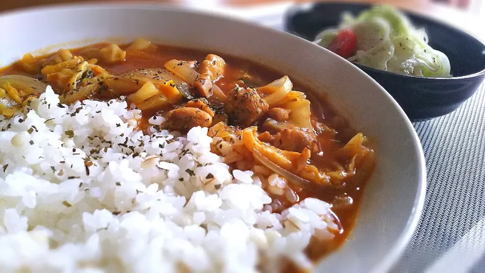 Snapdishの料理写真:ﾄﾏﾄｶﾚｰ🍛
の昼ごはん✨|kaz(*･ω･)さん