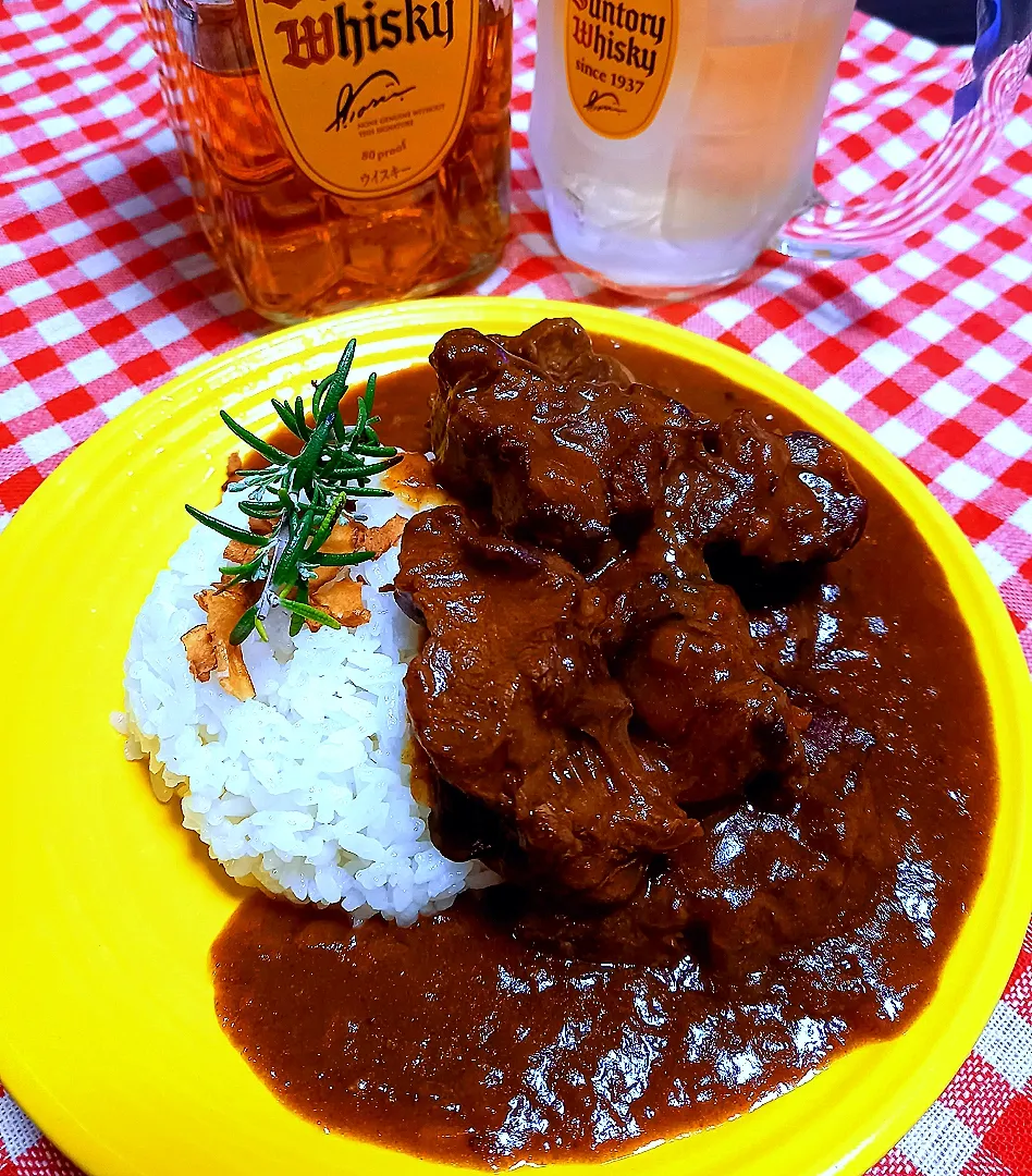 三連休も仕事❗
自分にご褒美飯😊ゴロゴロ肉のカレー|ナオミさん