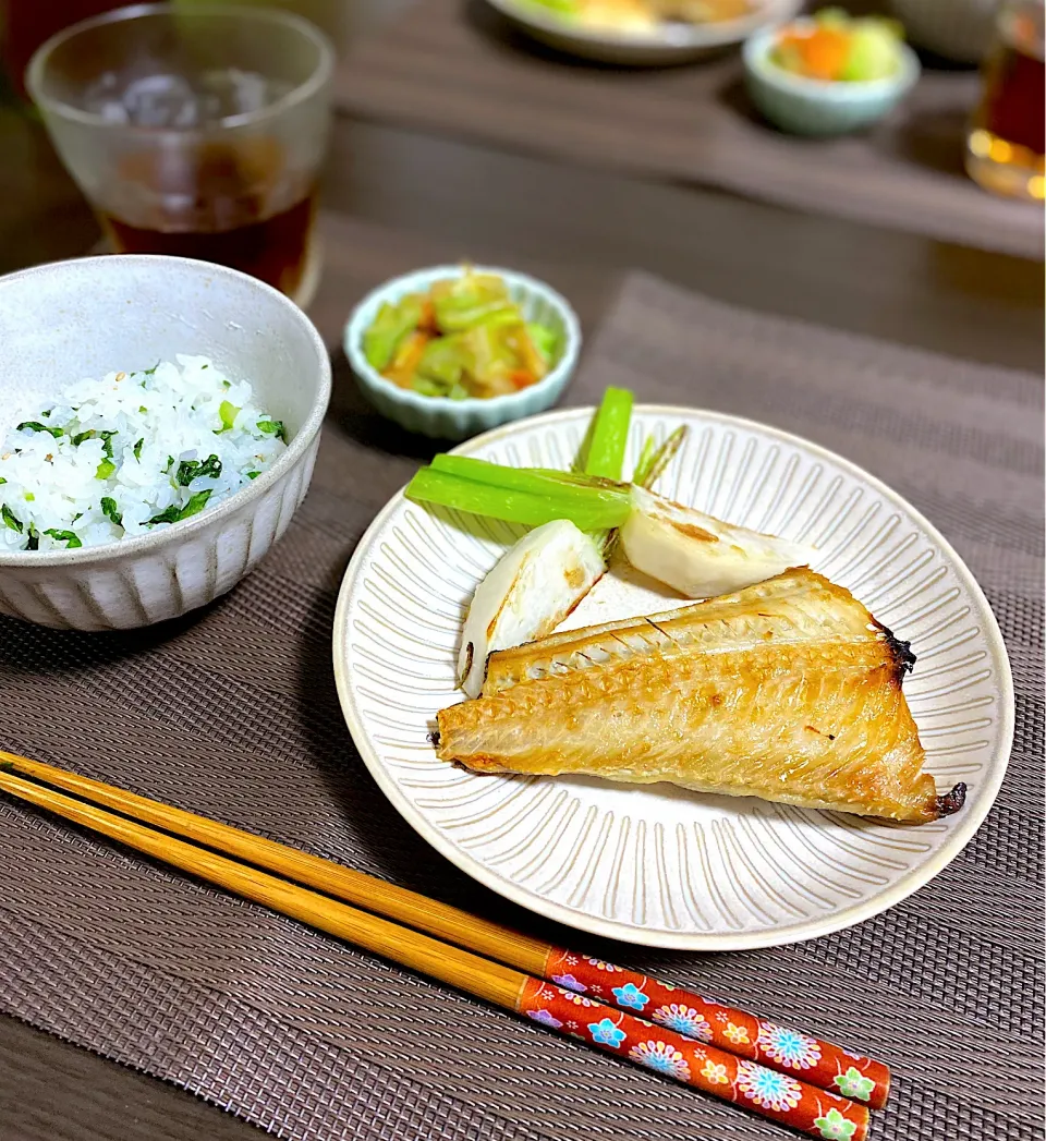 縞ほっけ　かぶのソテー　かぶの葉ご飯　胡麻和え|ちぐあささん