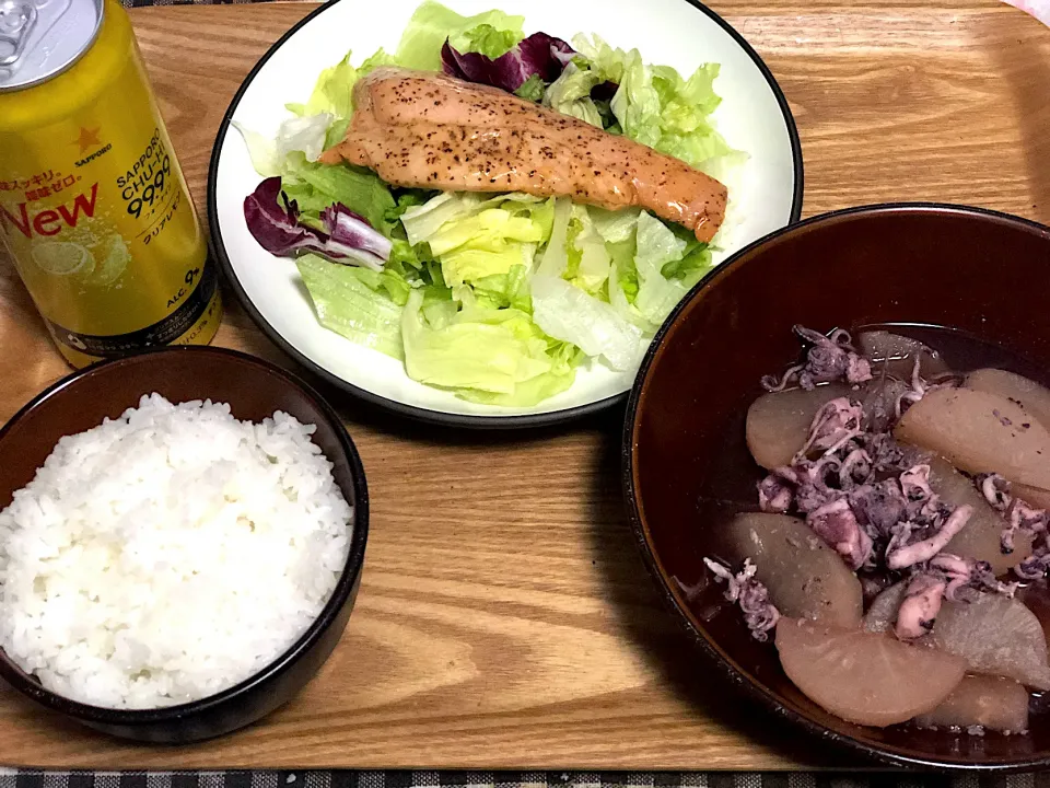 ☆ひいかと大根の煮物 ☆サラダチキンサラダ ☆チューハイ|まぁたんさん