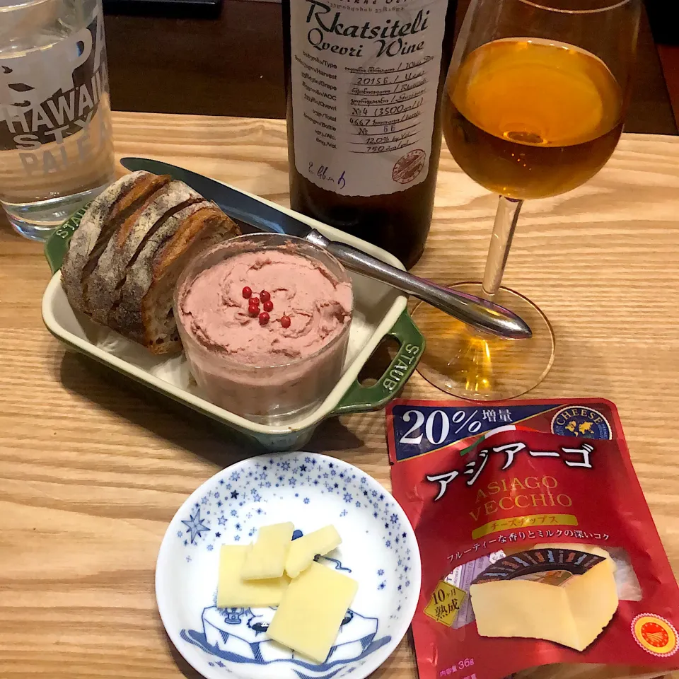 東京デーリーさんのチーズチップ🧀とジョージア🇬🇪のワイン🍷|Jean Nobyさん