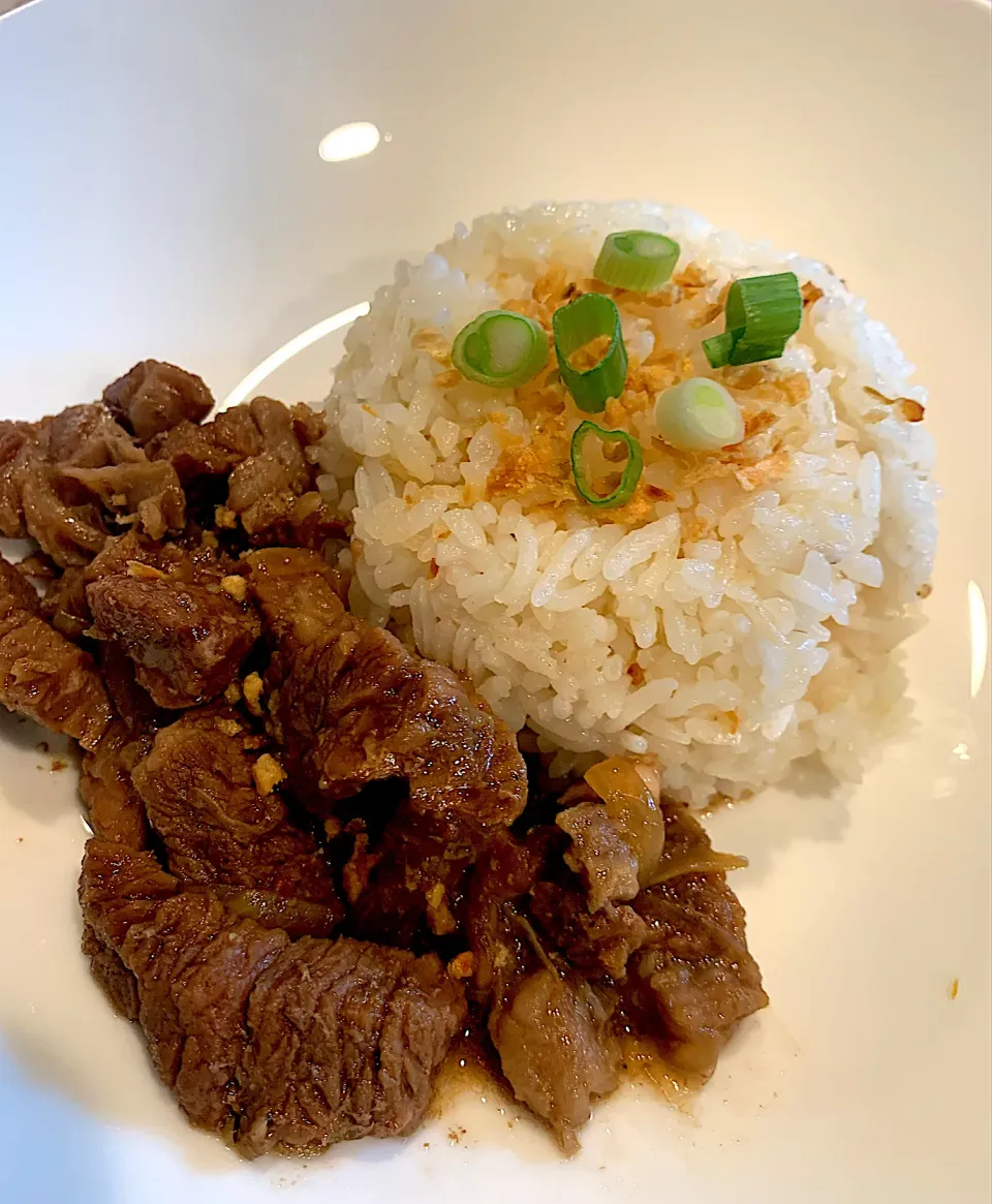 Snapdishの料理写真:Beef Pares with Garlic Fried Rice|🌺IAnneさん