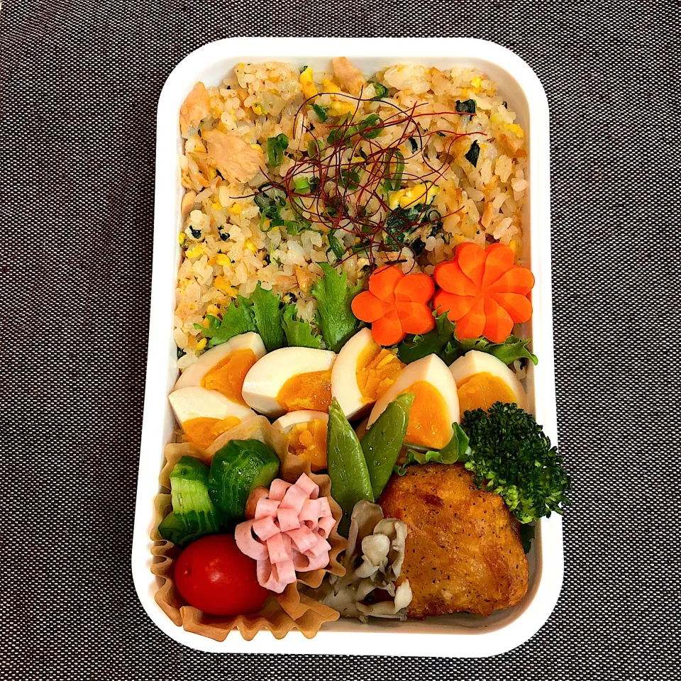 Snapdishの料理写真:あり合わせ炒飯弁当|emichococo625さん