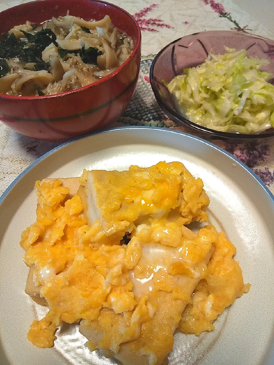 今日のお昼
※フレンチトースト味の高野豆腐の卵とじ
※きのことワカメのお味噌汁
※ホエー漬けキャベツ|れあMIXさん