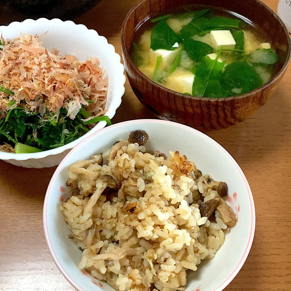 Snapdishの料理写真:残りの炊き込みご飯と味噌汁|みんみんさん