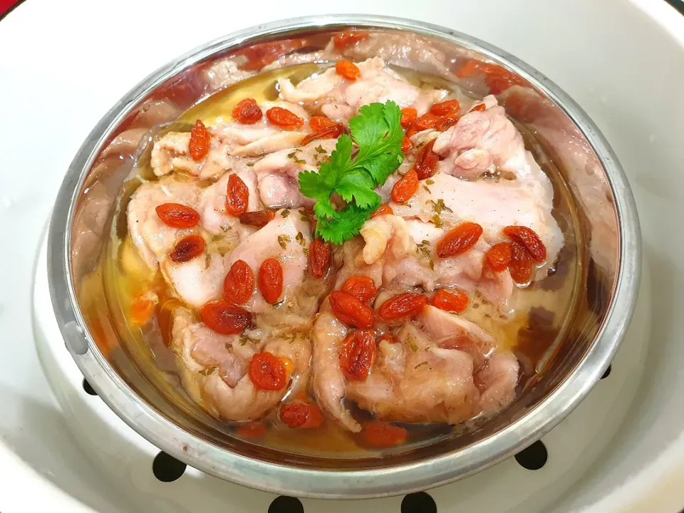 Snapdishの料理写真:Steamed Chicken @ 酒雞|envymaqueenさん