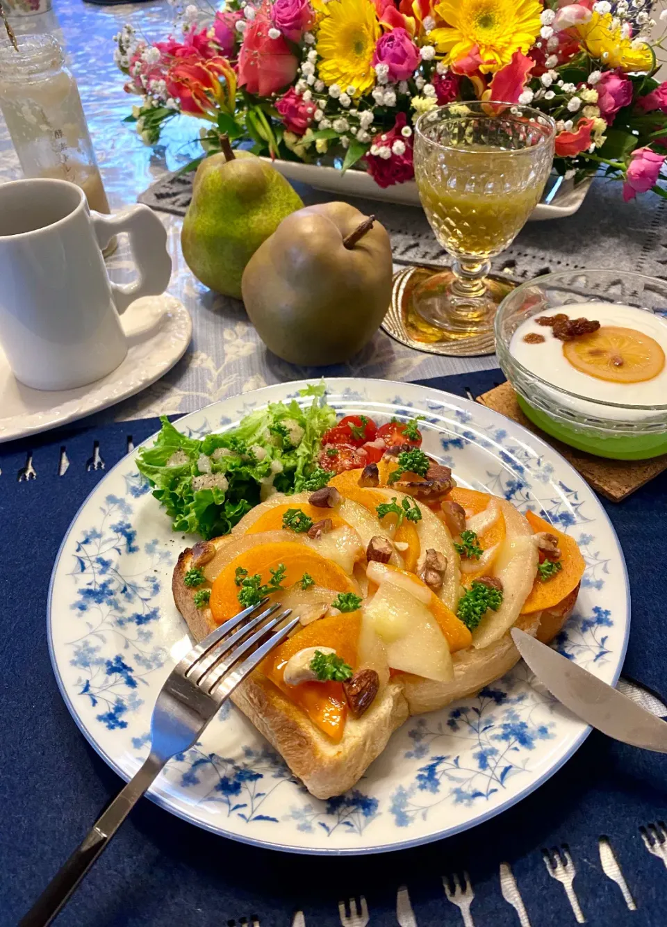 Snapdishの料理写真:冬柿&ラフランスの💖ナッツと とろけるチーズがけトースト🥪💕  《過去のぱあるの料理より》|paaruさん