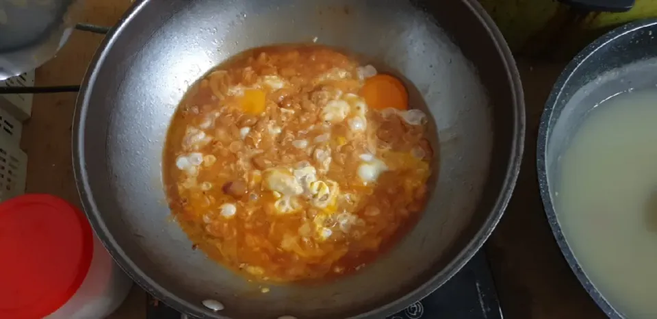 Snapdishの料理写真:Baked Beans with eggs|Kokwai Chiaさん