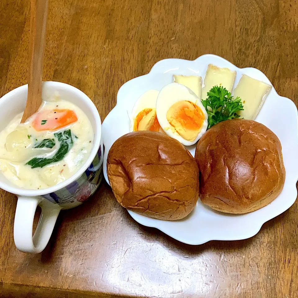 パンとクリームシチューとチーズ|みんみんさん