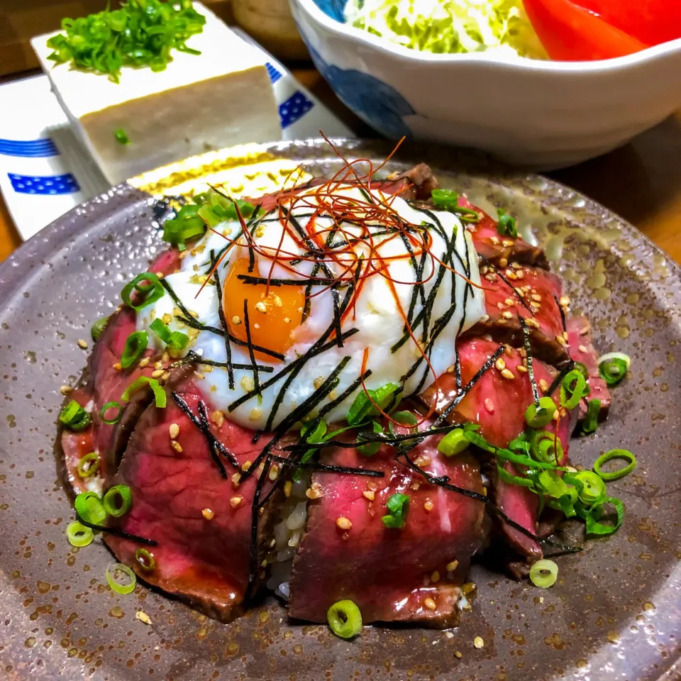 Snapdishの料理写真:【ローストビーフ丼♪】|ristorante_sallyさん