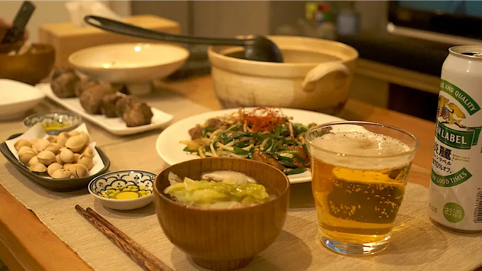 お休みの日のまったり晩酌ご飯                                        レバニラ炒め、中華風鍋、銀杏、里芋焼き|おまつさん