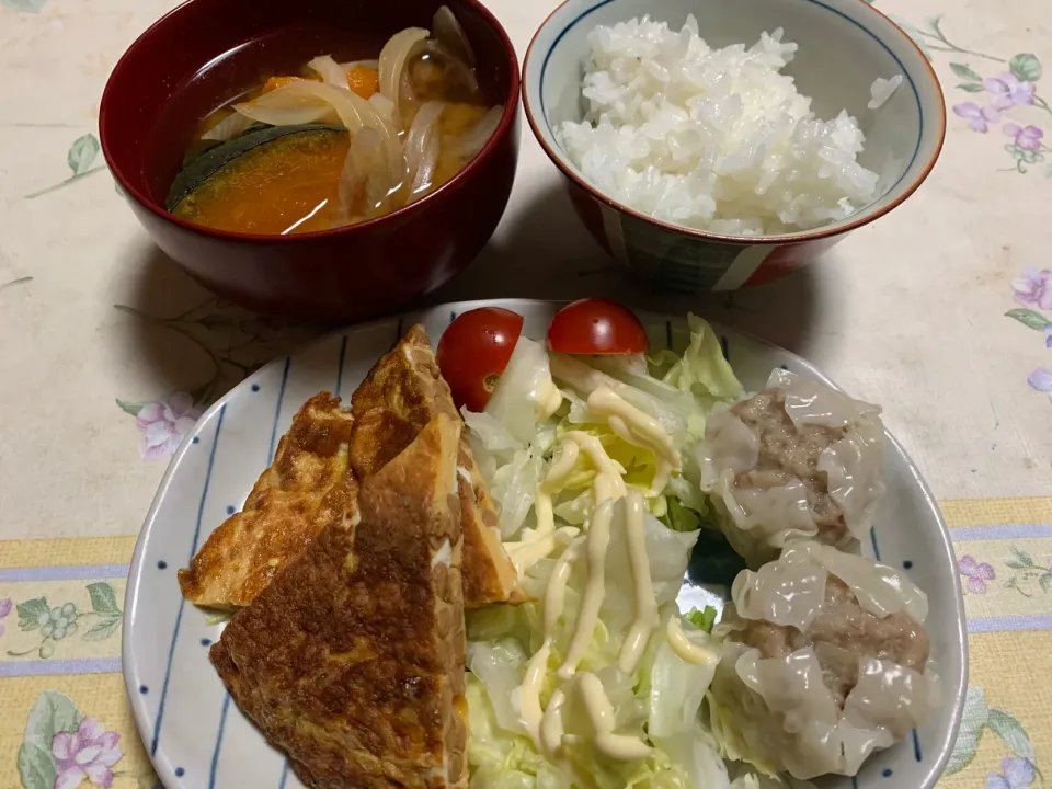 Snapdishの料理写真:朝ごはん、焼売、納豆玉子焼き、南瓜味噌汁|Isimura Hidekiさん