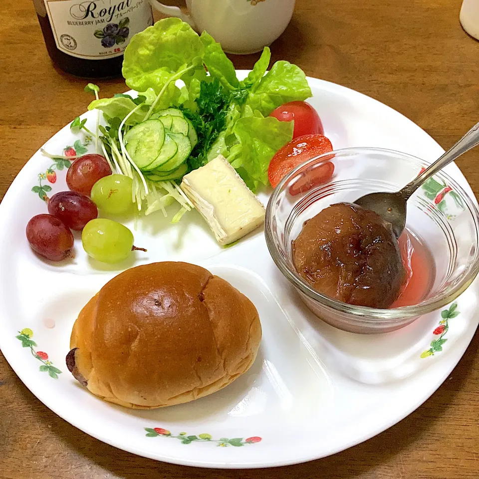 サラダ🥗イチヂクのコンポートとパン|みんみんさん