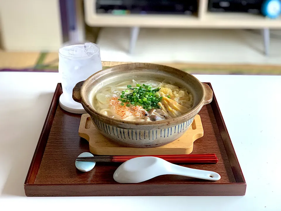 休日のお昼ごはん。鍋焼きうどん。|yukiさん