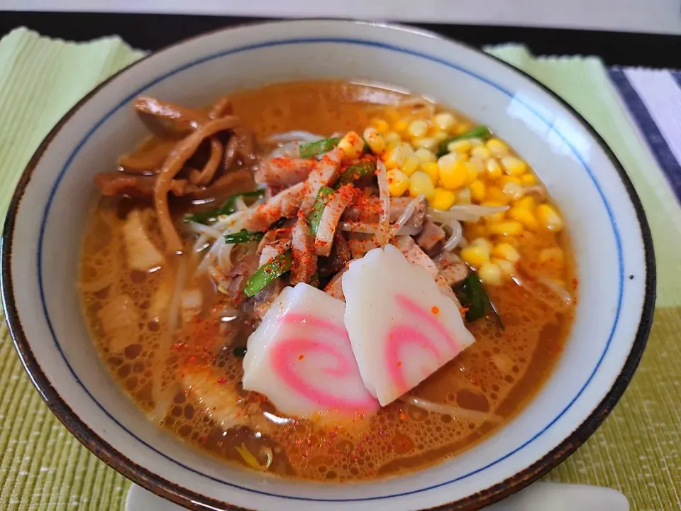 ★今日のお昼ごはん★
🍜行列のできる店のラーメン(日清)
札幌　濃厚コク味噌|☆Chieco☆さん