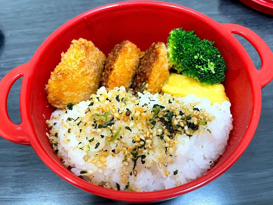 お弁当　冷食を詰めただけ|あやさん