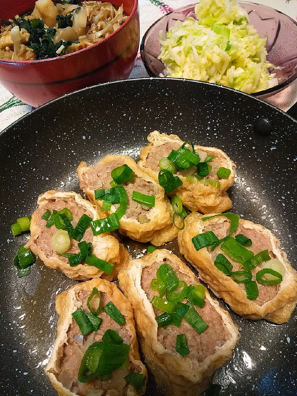 Snapdishの料理写真:今日のお昼
※油揚げシュウマイ
※ホエー漬けキャベツ
※きのことワカメのお味噌汁|れあMIXさん