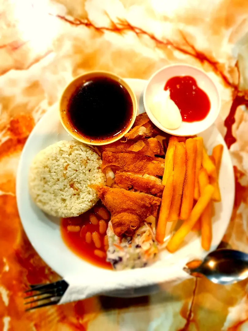 Snapdishの料理写真:CHICKEN CHOP WITH RICE
#MAT D WESTERN|Mohd Hadiさん