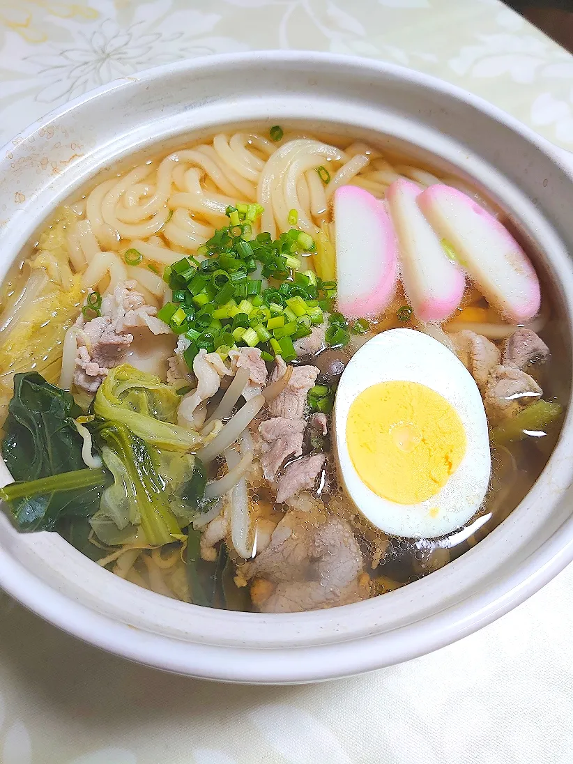 寒いので鍋焼うどん
煮込みうどん

温まります~😃|🍒ふみりん🍒さん