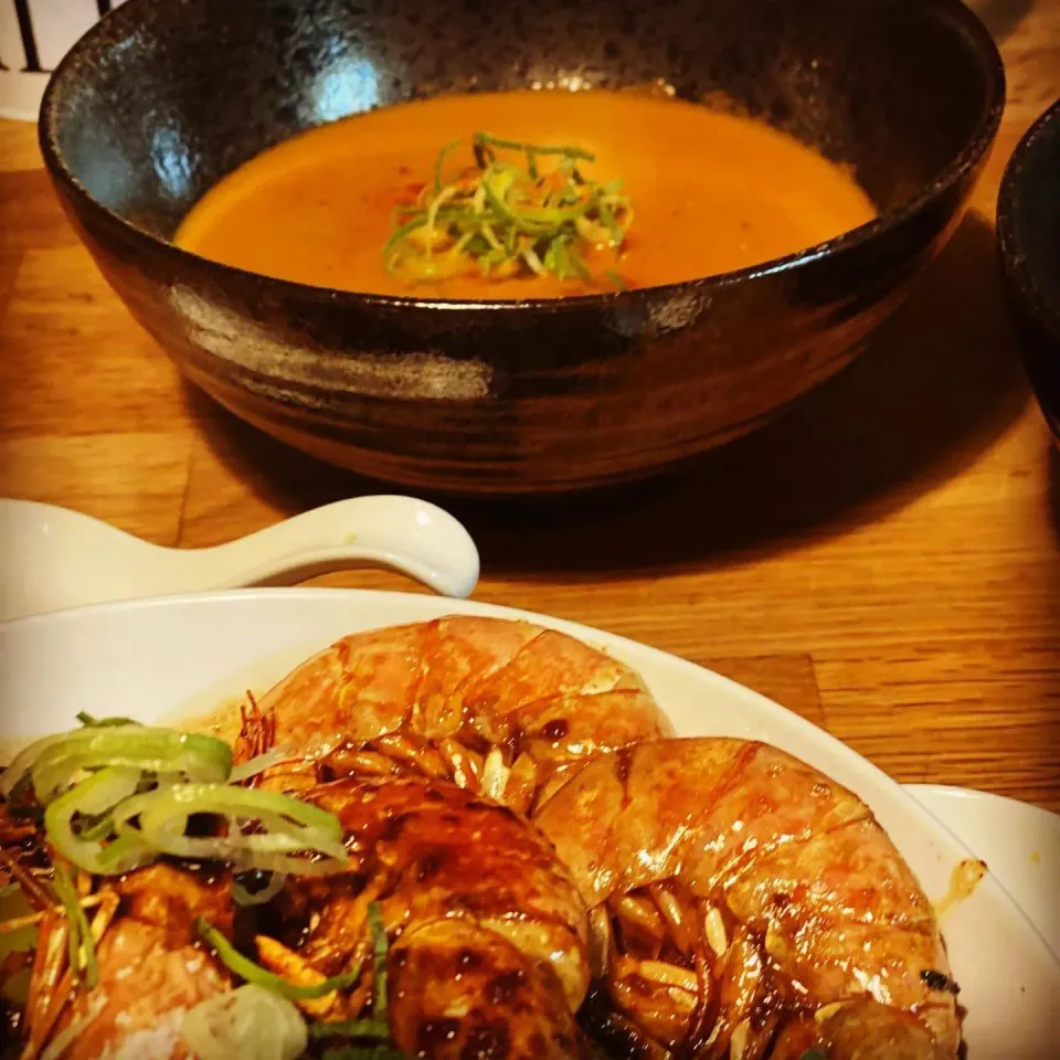 Snapdishの料理写真:Snow Crab 🦀 Bisque  with Butter Soy Garlic Whole Prawns 🍤 on top of Steamed Chigensai  #snowcrab #prawns #chefemanuel #soup #bisque #ilovecooking|Emanuel Hayashiさん