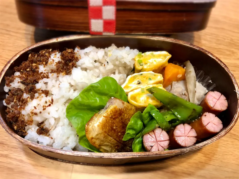 サラ弁　　　　　　　　　　　　　　　　　塩サバ　鶏ゴボウ煮　卵焼き　ウインナー|じゅんさんさん