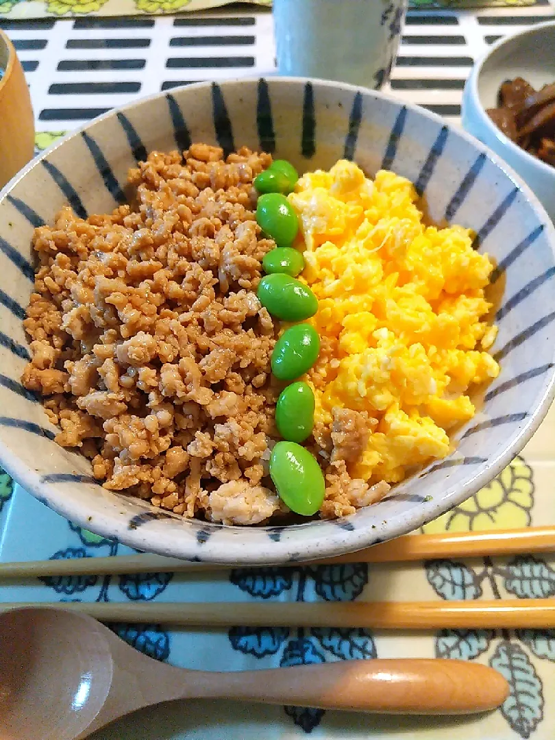 3色そぼろ丼|sumireさん