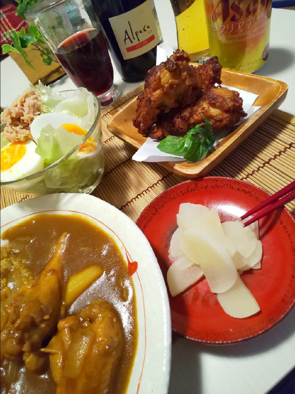 Snapdishの料理写真:チキンカレー、手羽元唐揚げ、ツナサラダ🍻|miyuki🌱さん