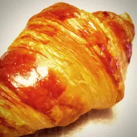 Snapdishの料理写真:🥐過去最高の焼き上がりのクロワッサン。　　ドミニクサブロンにも負けない⁇😬