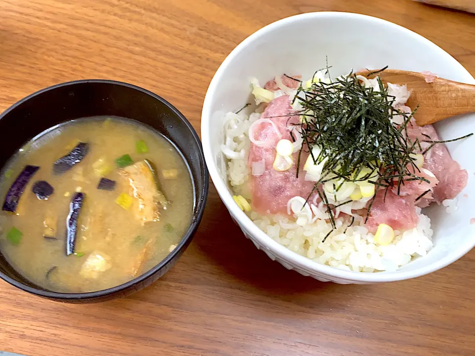 ネギトロ丼、茄子の味噌汁|aico☆さん