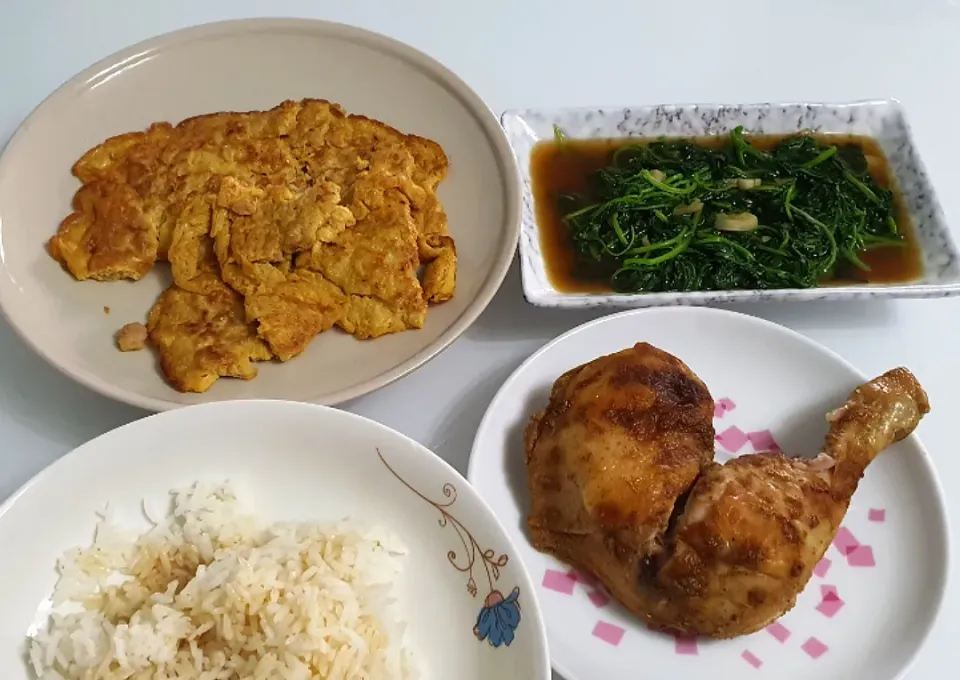 Steamed 1hr Herbal chicken Omelette Baby Spinach 😍
Lunch 🍚|🌷lynnlicious🌷さん