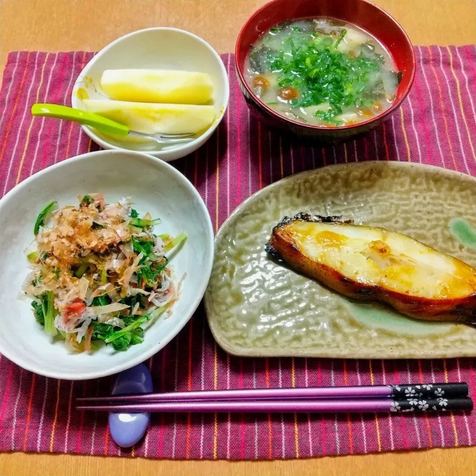 Snapdishの料理写真:水菜としらすの梅カツオ和え|真希さん