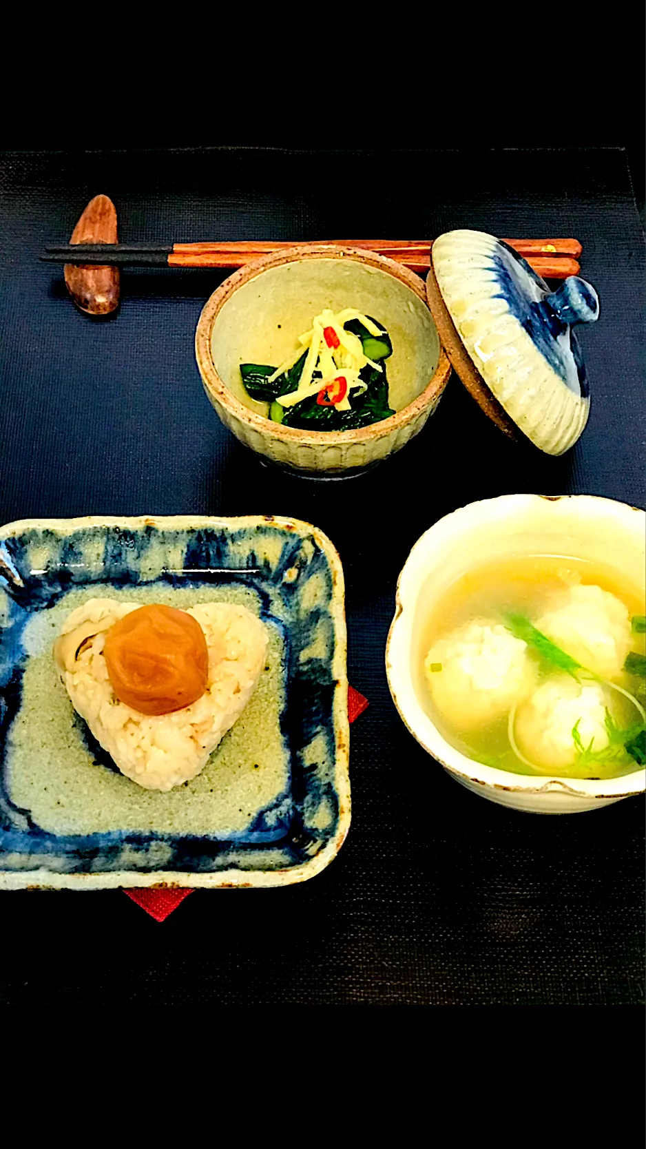 🧡炊き込みご飯のおにぎり&つみれ汁🧡|ブルースプーンさん