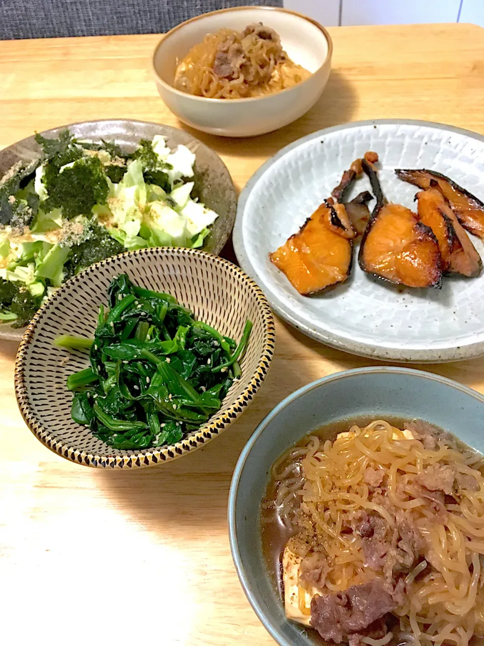 糸こん多目の肉豆腐💚銀ダラみりん💚ほうれん草お浸し💚うま塩海苔キャベツ😚|さくたえさん