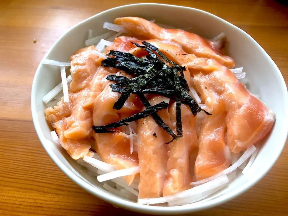 ヤシオマスの鉄火丼　酢締めにしてみました。|田中章さん