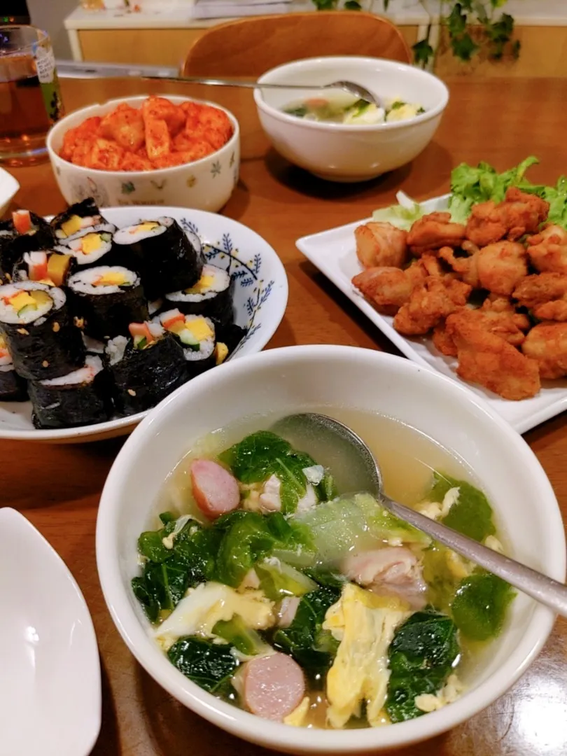 今日の晩ごはん★
キンパとからあげと具だくさん中華スープ。
맛있어요 ♡旦那は隣でお疲れからの晩酌。
ごちそう様です。|yuriさん