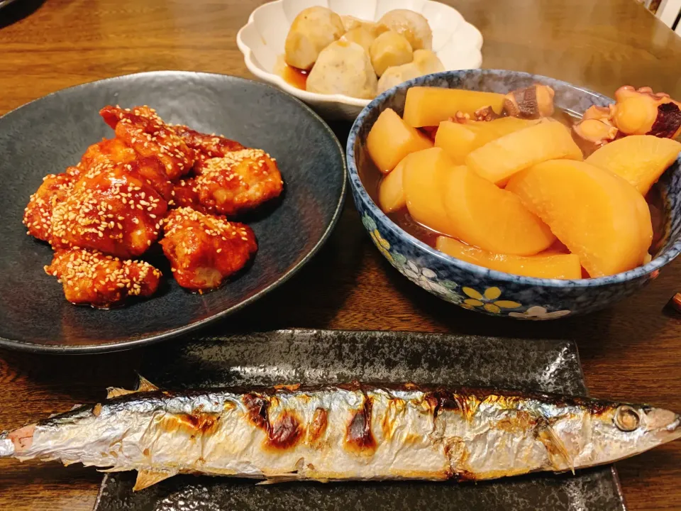 秋刀魚の塩焼き、ヤンニョムチキン、大根とタコの煮物、里芋のべっこう煮|なちゃむさん