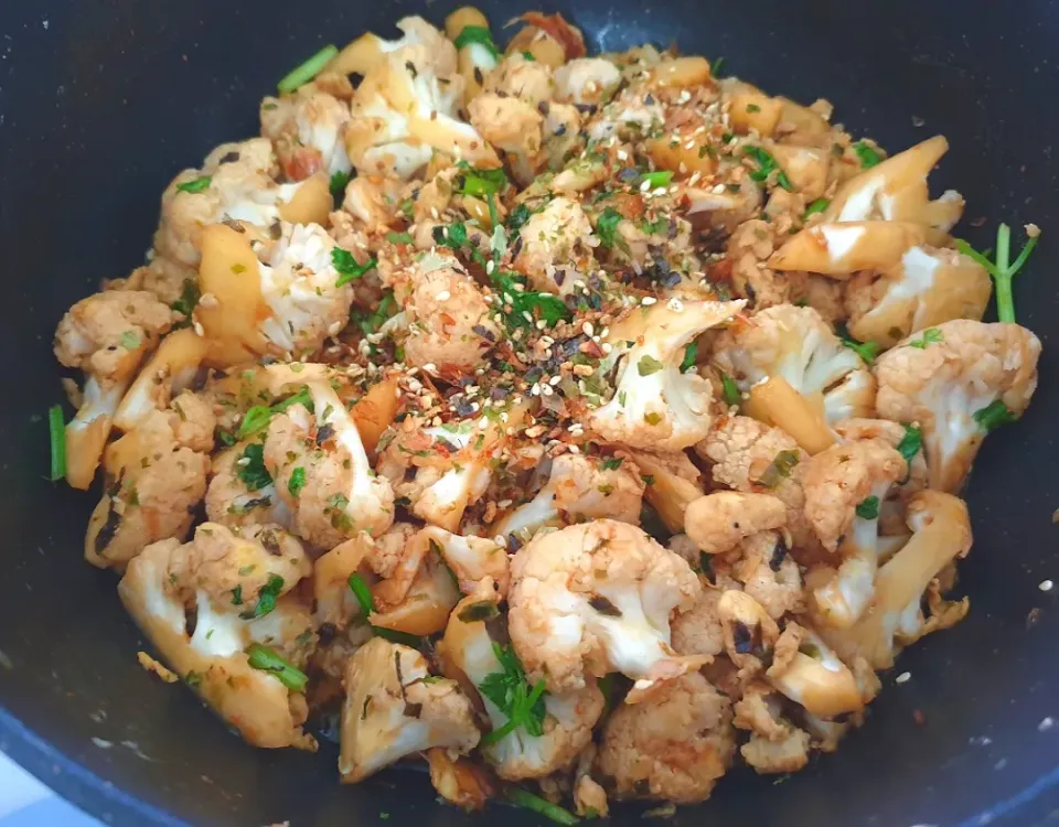 Snapdishの料理写真:Stir Fry Cauliflower w/ Teriyaki Sauce|envymaqueenさん