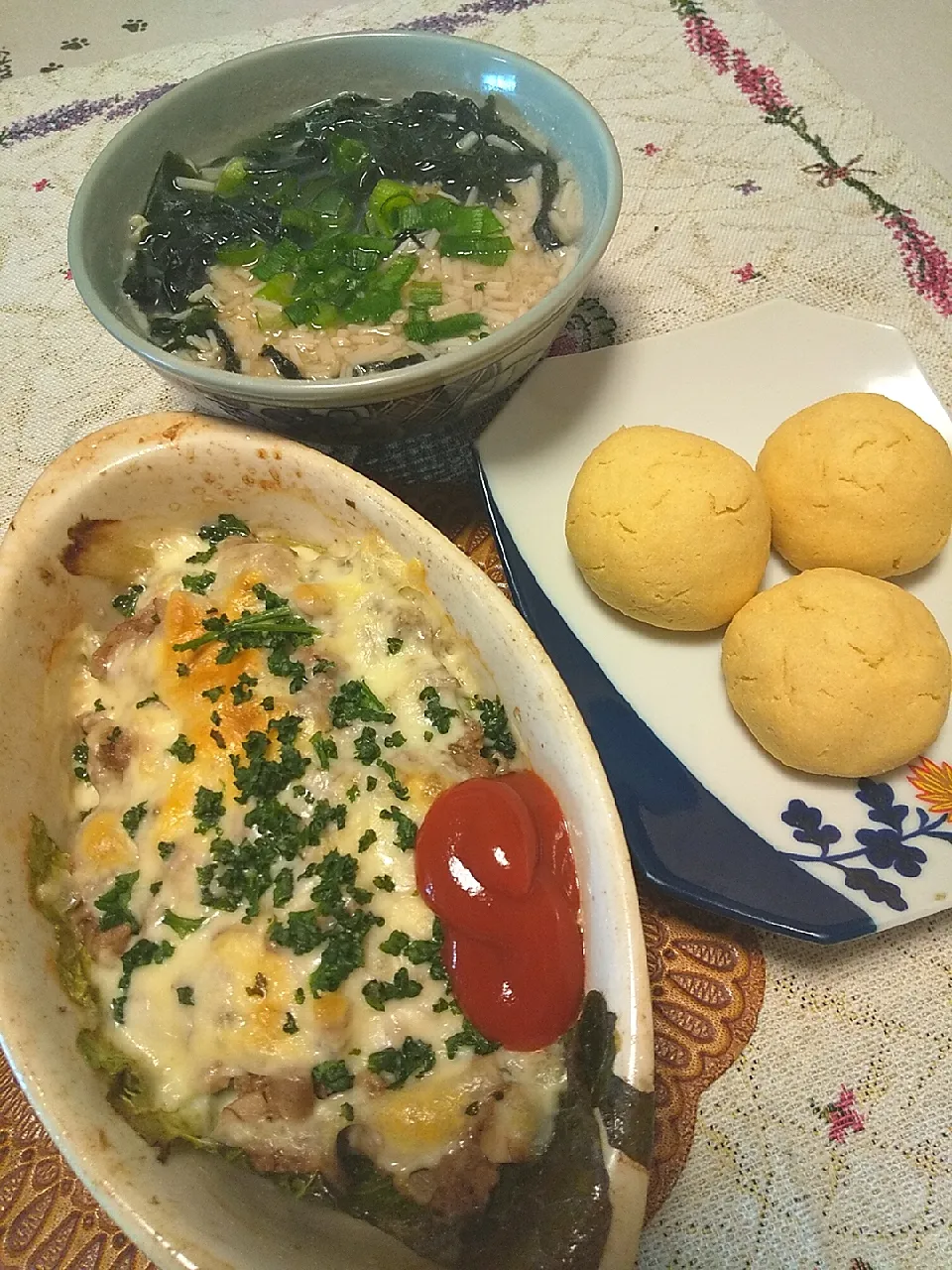 今日のお昼
※白菜とミンチのラザニア風チーズ焼
※豆腐とおからパウダーのパンもどき
※えのきワカメのスープオートミール入り|れあMIXさん