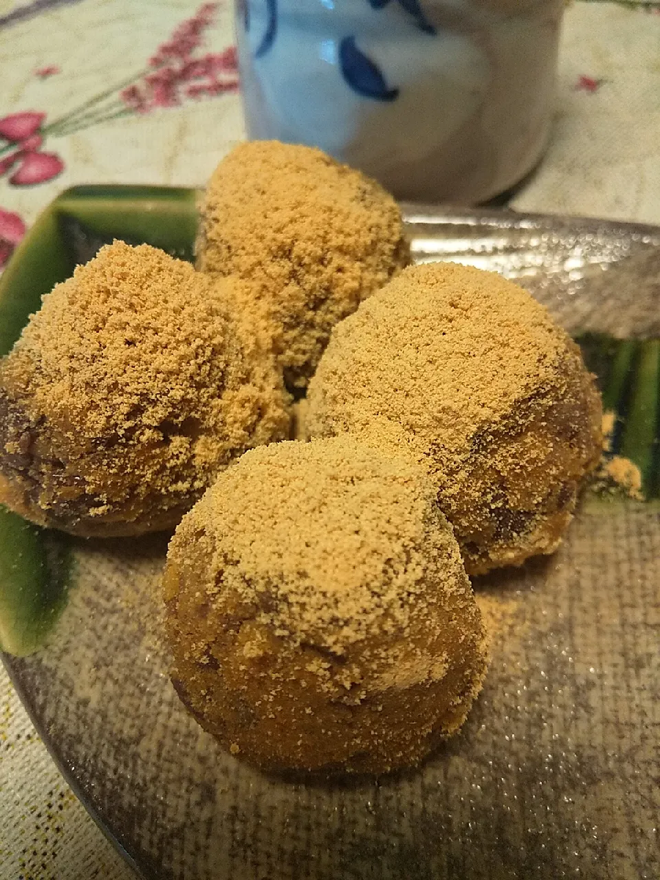 今日のデザート
※小豆とひよこ豆ボールのきな粉かけ|れあMIXさん